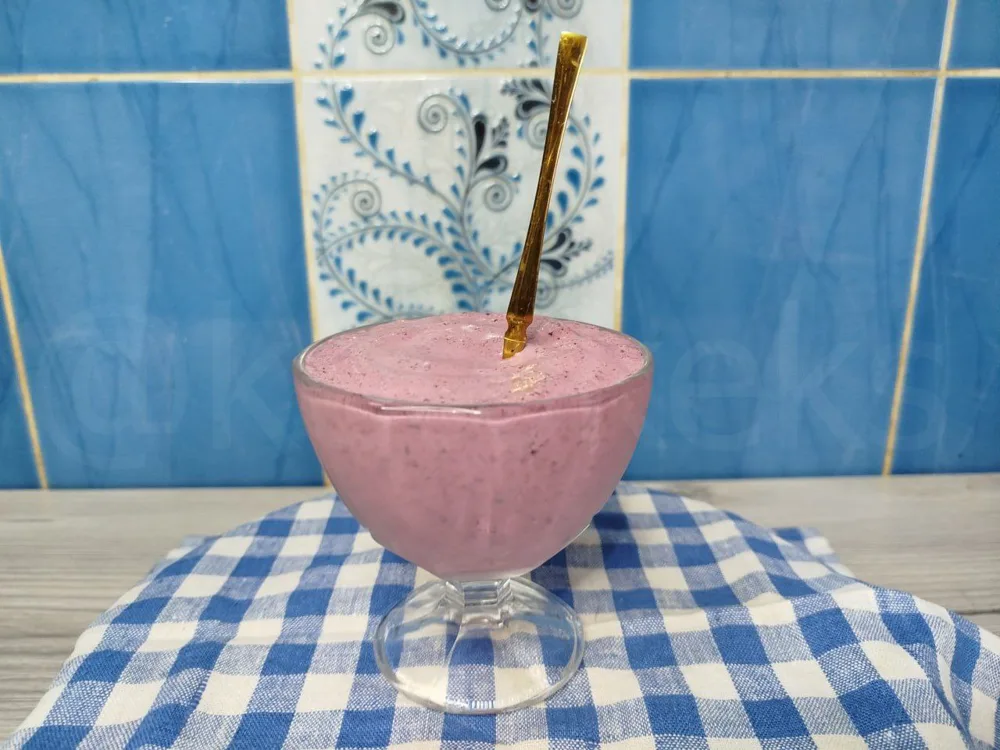 Мороженое с черникой