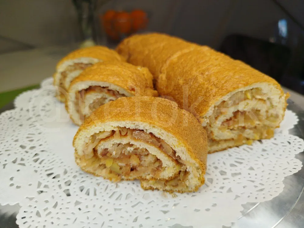 Яблочный рулет